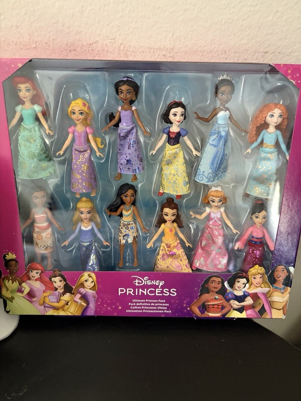 Mattel Disney Princess Toys, Ultimate Princess Pack with 12 Small Posable Dolls